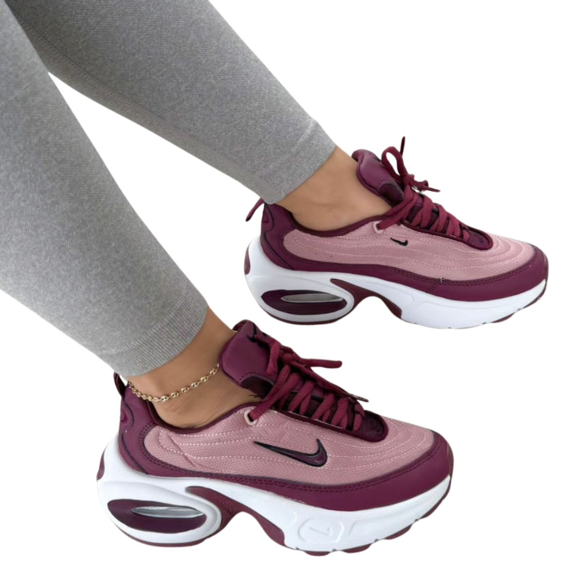 Comprar Tenis Nike Air Max Portal Mujer. Si buscas estilo, comodidad y tecnología en un solo par de zapatillas, los Tenis Nike Air Max Portal Mujer son tu mejor opción. En Onlineshoppingcenterg, tenemos este modelo pensado para mujeres que quieren destacar con un diseño moderno y disfrutar del confort que solo la línea Air Max puede ofrecer.  ¿Por qué elegir los Tenis Nike Air Max Portal Mujer? Los Tenis Nike Air Max Portal Mujer destacan por:  Diseño icónico y versátil: perfectos para el día a día o actividades casuales. Amortiguación Air Max: la clásica cámara de aire brinda comodidad superior. Variedad de colores: desde tonos neutros hasta opciones vibrantes como los Nike Air Rosados y Air Max 90 Rosas. Además, su estructura ligera y ajuste perfecto los convierten en una excelente elección para mujeres activas.  Características principales 1. Amortiguación Air Max La tecnología Air Max ofrece una pisada suave y soporte en cada paso. Es ideal para largas caminatas, actividades diarias o simplemente para lucir increíble con tus outfits.  2. Estilo y versatilidad Desde los Nike Air Max 90 Mujer Colores hasta los modelos en tonos más clásicos como el Nike Air Max 90 Mujer Blancas, estos tenis combinan con cualquier look, ya sea deportivo o casual.